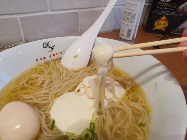 「らぁ麺フロマージュ」@ドゥエ イタリアン 市ヶ谷本店の写真