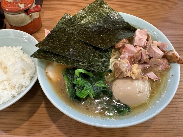 「味玉ラーメン並+コロ肉+ライス(無料)」@家系らーめん 武将家 外伝の写真