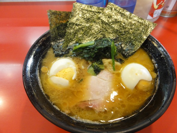 「ラーメン800円全部普通（そのまま） 白玉10円」@家系総本山 ラーメン吉村家の写真