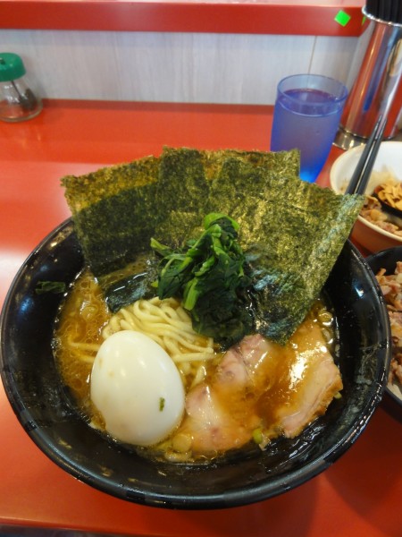「ラーメン800円硬 白玉10円まぶし50円ライス130円」@家系総本山 ラーメン吉村家の写真