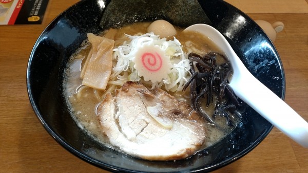 「魚介豚骨ラーメン」@醤油豚骨 中一の写真