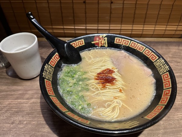「天然とんこつラーメン」@一蘭 新宿中央東口店の写真