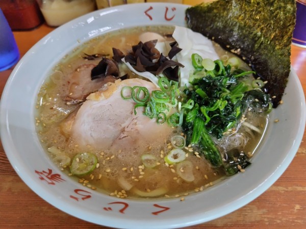 「豚骨ラーメン（塩）　並　※固め」@ラーメン くじら家の写真