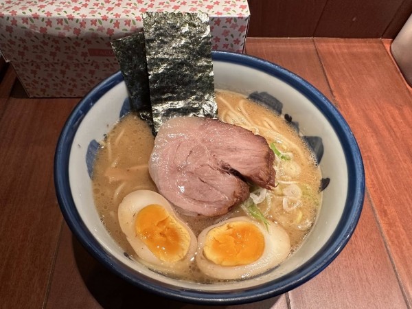 「らーめん」@めん徳二代目つじ田 麹町店の写真