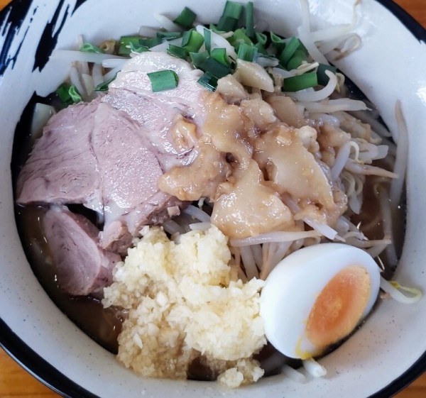 「海渡ラーメン（麺190g、野菜・ニンニク普通）￥９００」@取手ラーメン 海渡の写真