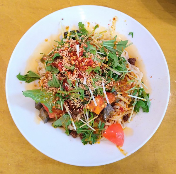 「茄子とトマトカレー冷やし麺【限定】」@紅虎餃子房 イトーヨーカドー武蔵境店の写真