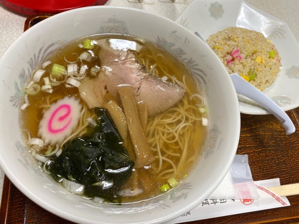 「ラーメンセット（ラーメン＆半チャーハン）700円」@清華 本店の写真