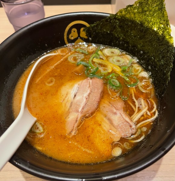 「豚骨醤油　硬め」@TOKYO 豚骨 BASE MADE by 博多一風堂 ecute品川サウス店の写真