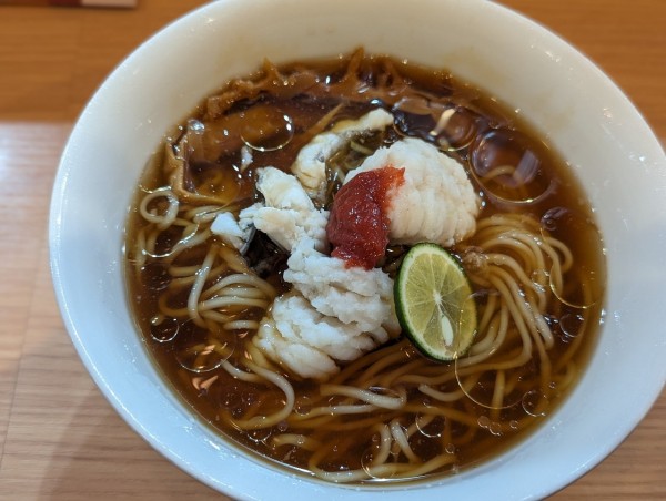 「夏季限定冷やし鱧出汁ラーメン」@RAMEN ガモウスマイルの写真