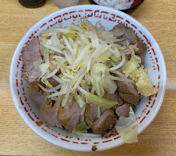 「中華風カレー風味汁なし(小豚W) たまねぎ」@ラーメン二郎 環七新新代田店の写真