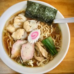 ワンタン中華(900¥)