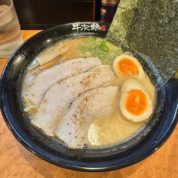 「特製牛白湯ラーメン」@黒毛牛骨ラーメン 牛次郎の写真