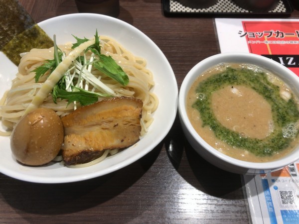 「つけ麺(中盛)+味つけ玉子」@IZASAの写真