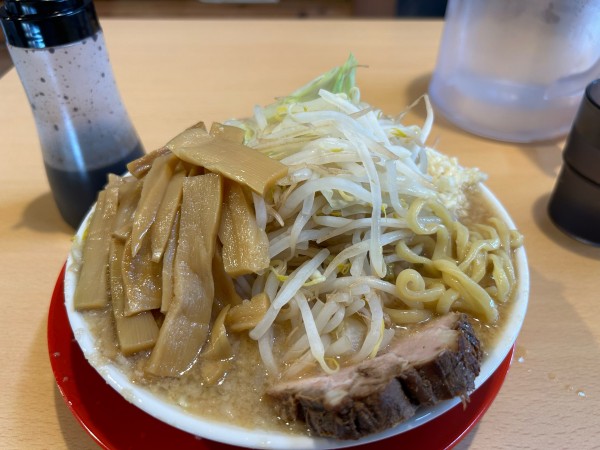 「こってりラーメン900円、メンマ100円」@麺屋 むすぶの写真
