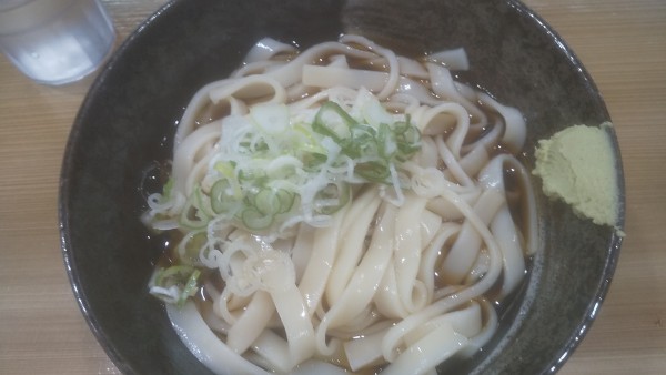 「冷やしかけうどん（￥330）」@そば処 二葉 神田駅南口店の写真