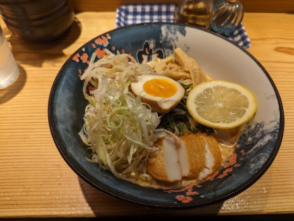 「ラクサ風冷やしラーメン　辛ネギ」@麺処 かねこの写真