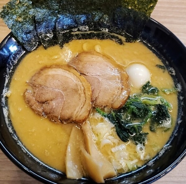 「醤油豚骨 ８８０円＋ライス １３０円」@らーめん ぶる麺の写真