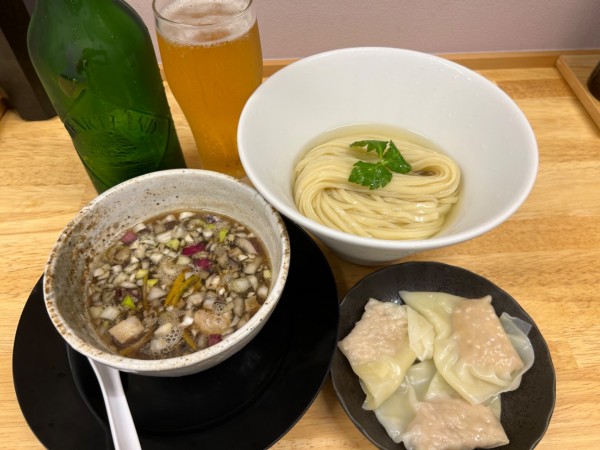 「昆布水つけそば900円+ワンタン300円+ビール600円」@煮干しそば 麺屋 春風の写真