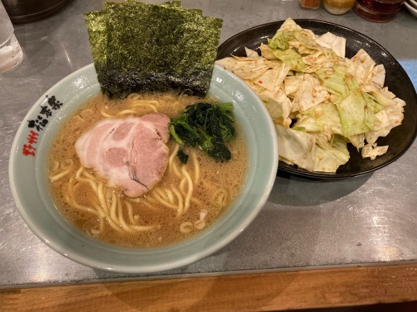 「キャベラー・ドカ盛」@横浜らーめん 松本家の写真