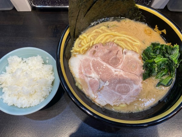 「横浜家系ラーメン　850円」@横浜家系ラーメン極美家・中華そば極美軒の写真