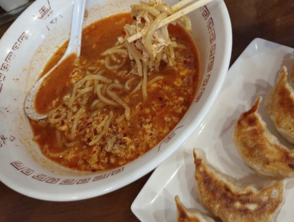 「セット ニンニク、玉子タンタン麺＋焼餃子(5個)(900)」@龍海閣 保土ヶ谷店の写真