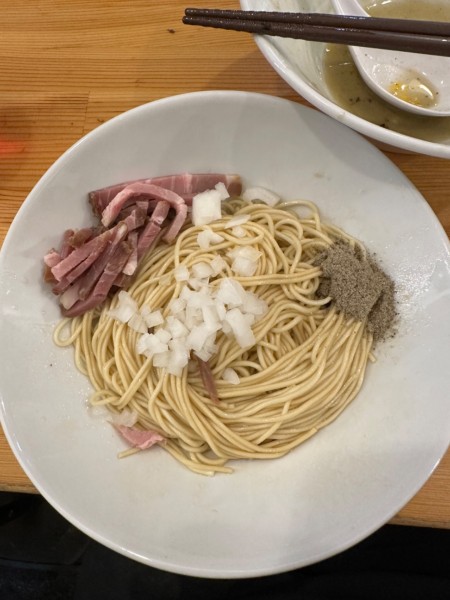 「和え玉　濃厚煮干しらーめん　玉ねぎ」@煮干らーめん 川むらの写真