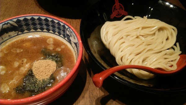 「つけ麺 880円＋小盛 ▲30円＋薬味ねぎ 110円」@つけ麺専門店 三田製麺所 ヨドバシAkiba店の写真