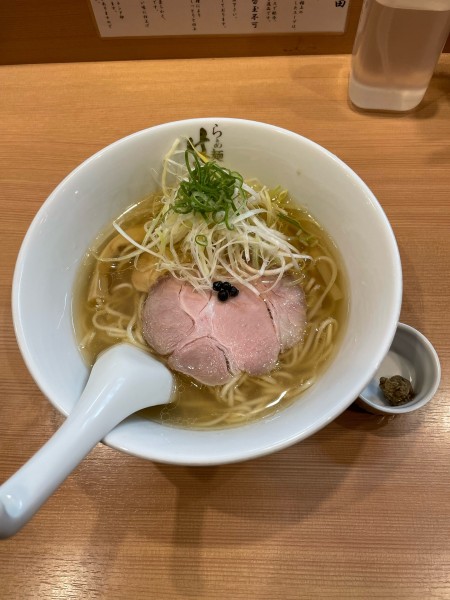 「塩らぁ麺(950円)」@らぁ麺 はやし田 横浜店の写真