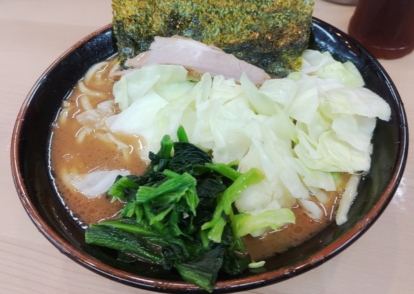 「ラーメン(並) 750円 キャベツ 100円」@武道家 心の写真