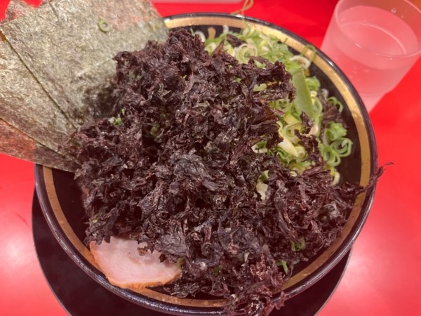 「ラーメン(並)800円＋岩のり200円＋九条ネギ150円」@横浜家系ラーメン 大輝家の写真