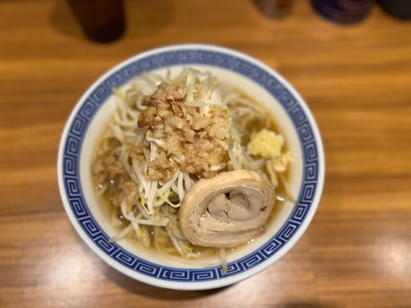 「ミニラーメン(150g.ニンニク少し.アブラ)  800円」@びんびん豚の写真