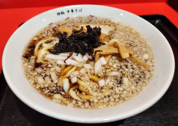 「背脂煮干し中華そば」@ラーチャン家 バスセンター店の写真