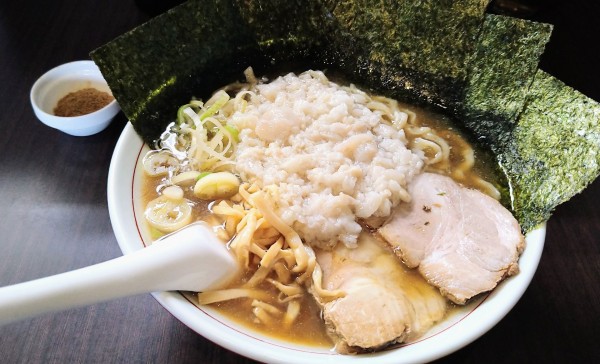 「ラーメン(身入り)+魚粉･海苔」@手打ち中華そば 酒田の写真