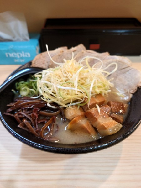 「肉盛ラーメン  白ネギ  硬め」@一基の写真