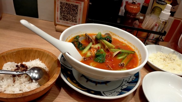 「ボンゴレ＋チーズ、ちびリゾット」@太陽のトマト麺withチーズ 新宿ミロード店の写真