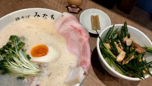 「鶏白湯そば(醤油)900円税込+ﾈｷﾞﾁｬｰｼｭｰ丼200円」@鶏そば みなもの写真