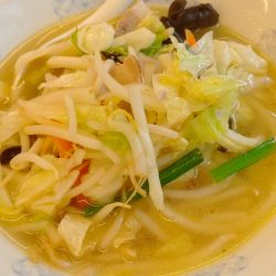 アサヒスーパードライ・中瓶+タンメン・麺半分(¥1,130)