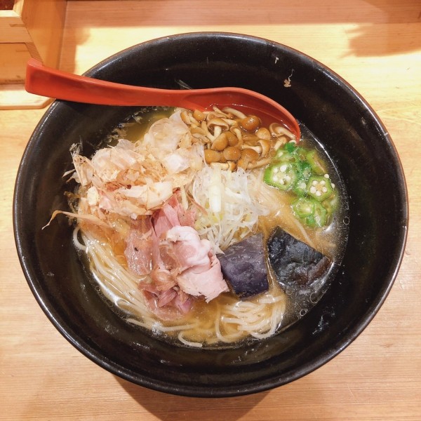 「【限定】まぐろ節と焼きあごの冷しそば」@焼きあご塩らー麺  たかはし 歌舞伎町店の写真