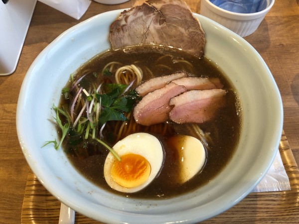 「にほんいち醤油そば」@麺巧 潮 上野製麺所の写真