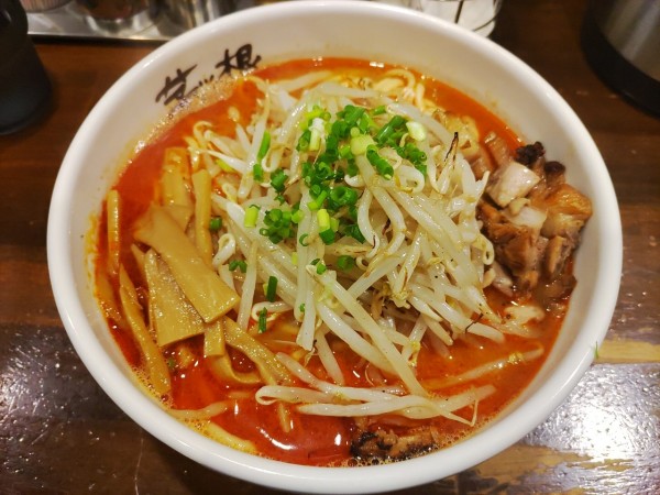 「辛味噌ラーメン　大」@麺屋 茅根の写真