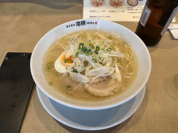 「博多豚骨ラーメン（並盛・110g・硬め）900円」@海豚 高崎店の写真