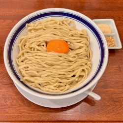 チャーシュー釜玉油そば(1150円)+揚げニンニク&ガリマヨ