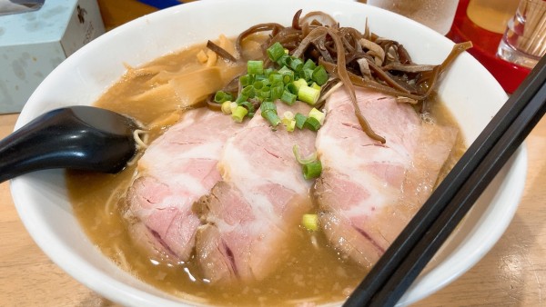 「豚骨らーめん醤油」@MONCHAN RAMEN SHUNの写真