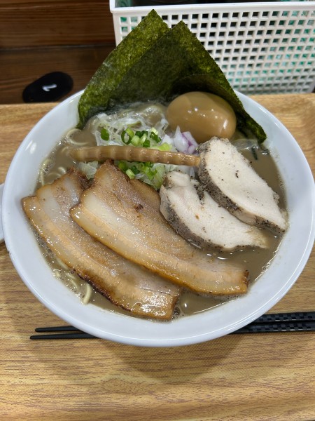 「特選濃厚中華そば　大盛(＋50円)」@中華そば あたりの写真