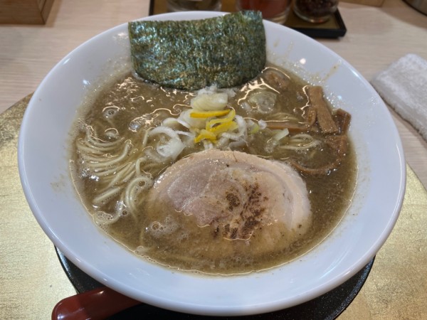 「濃厚煮干しそば910円」@麺屋 音 南越谷店の写真