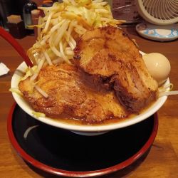 龍丸ラーメン　880円 麺大盛り100円