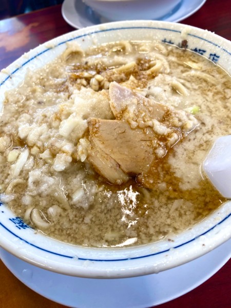 「【中華そば】ネギ増し大油味濃いめ大盛り」@杭州飯店の写真