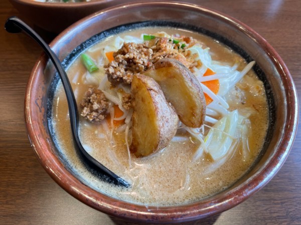 「北海道味噌野菜らーめん」@麺場 田所商店 府中若松町店の写真