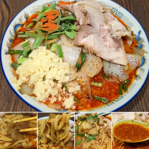 「辛スタミナラーメン+チャーシュー+ニラ=1250円」@スタミナラーメンのかたの写真