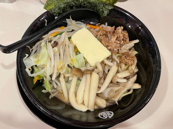 「きのこバターまぜそば　￥１１００」@名和大和家の写真